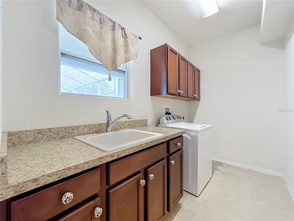 На продажу: $899,900 (6 спален, 3 ванн, 4305 Квадратных фут)