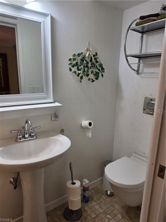 На продажу: $170,000 (2 спален, 2 ванн, 1010 Квадратных фут)