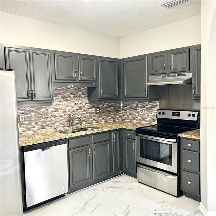 For Sale: $379,000 (4 beds, 2 baths, 1754 Square Feet)