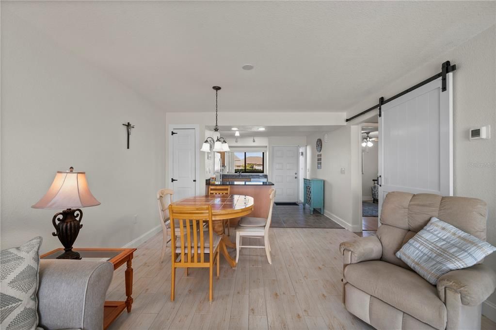 For Sale: $169,000 (2 beds, 2 baths, 1023 Square Feet)