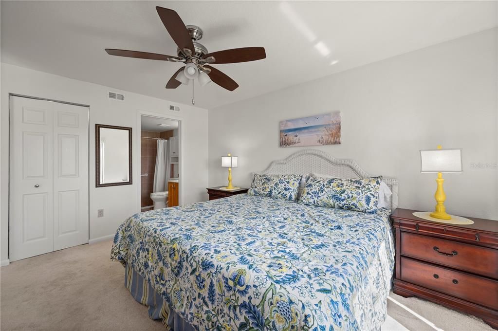 For Sale: $169,000 (2 beds, 2 baths, 1023 Square Feet)