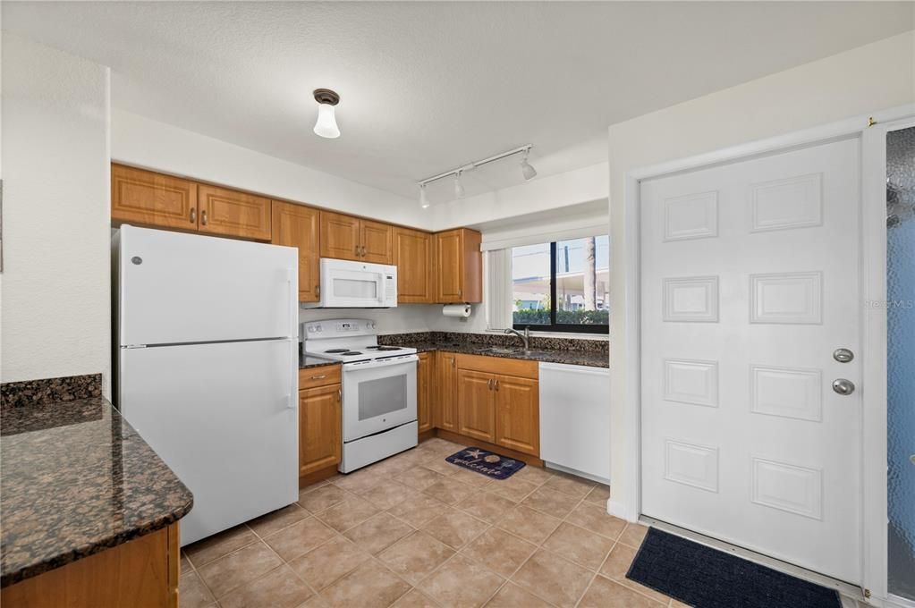 For Sale: $169,000 (2 beds, 2 baths, 1023 Square Feet)