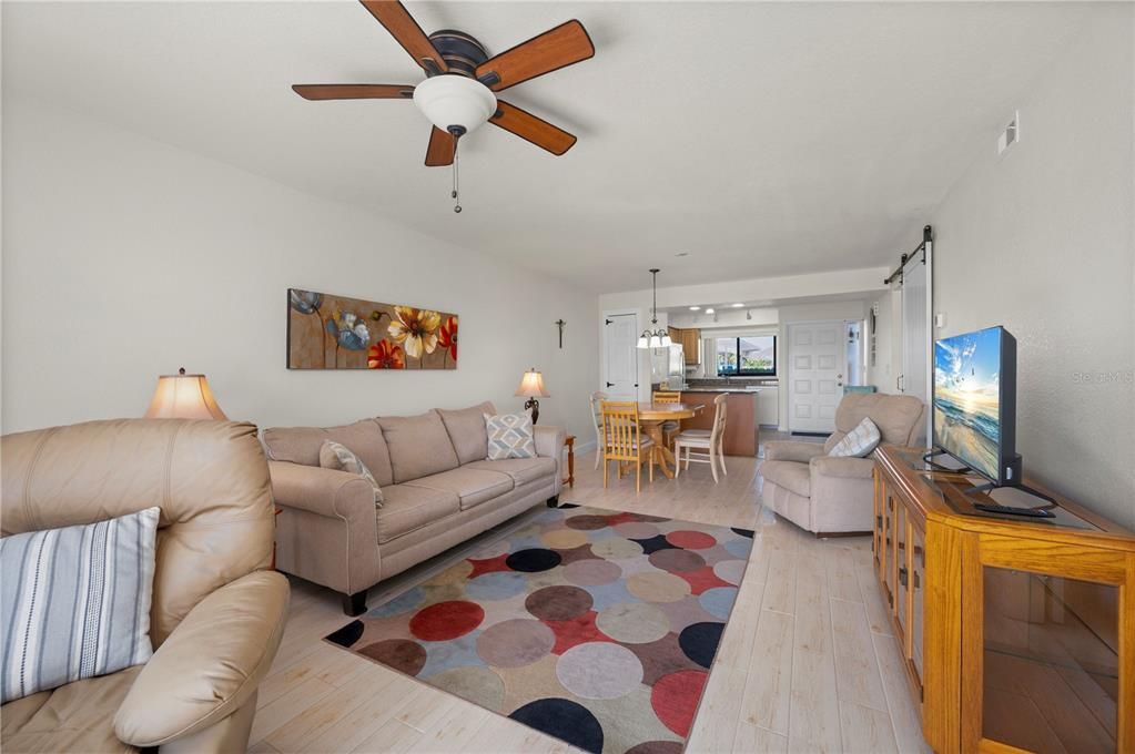 For Sale: $169,000 (2 beds, 2 baths, 1023 Square Feet)