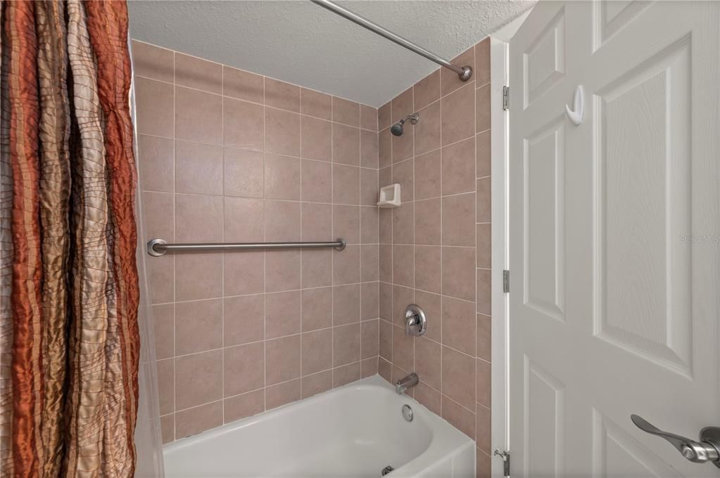 For Sale: $169,000 (2 beds, 2 baths, 1023 Square Feet)