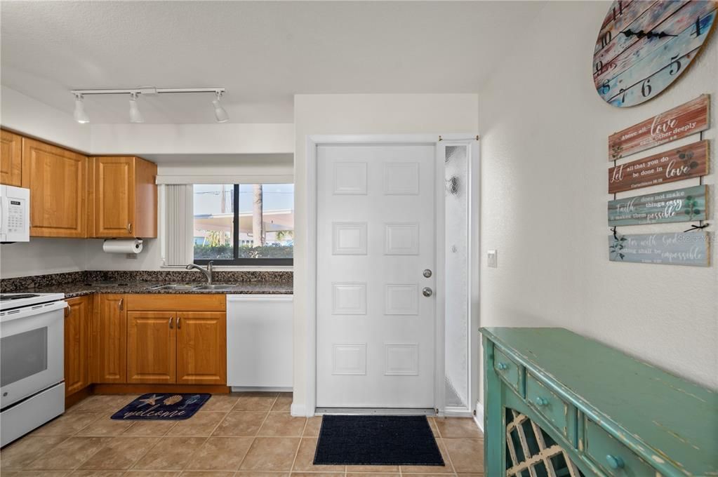 For Sale: $169,000 (2 beds, 2 baths, 1023 Square Feet)