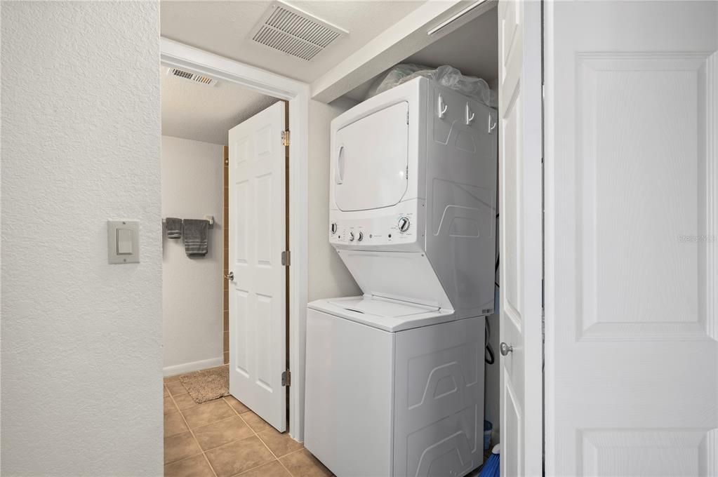 For Sale: $169,000 (2 beds, 2 baths, 1023 Square Feet)