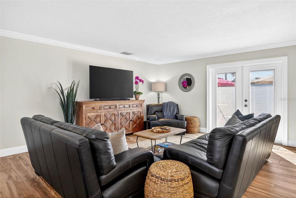 : $645,000 (3 beds, 2 baths, 1526 Square Feet)