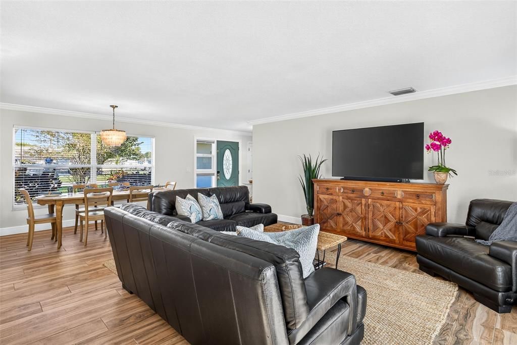 : $645,000 (3 beds, 2 baths, 1526 Square Feet)