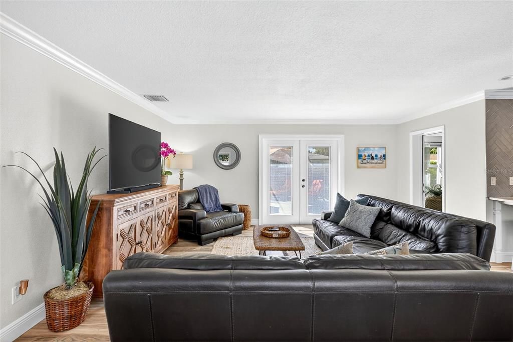 : $645,000 (3 beds, 2 baths, 1526 Square Feet)