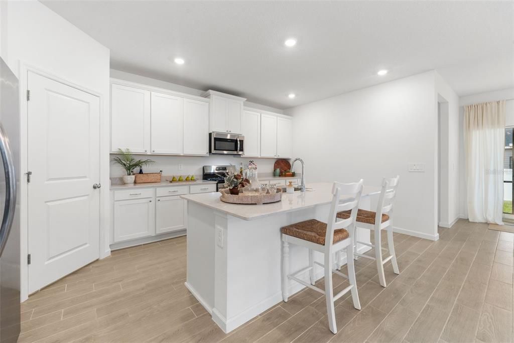 En Venta: $352,800 (4 camas, 3 baños, 1947 Pies cuadrados)