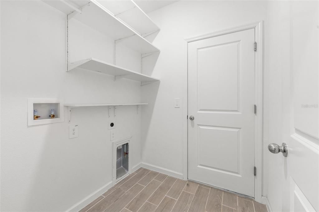 En Venta: $352,800 (4 camas, 3 baños, 1947 Pies cuadrados)