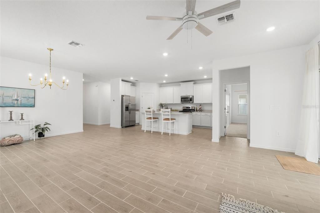 En Venta: $352,800 (4 camas, 3 baños, 1947 Pies cuadrados)
