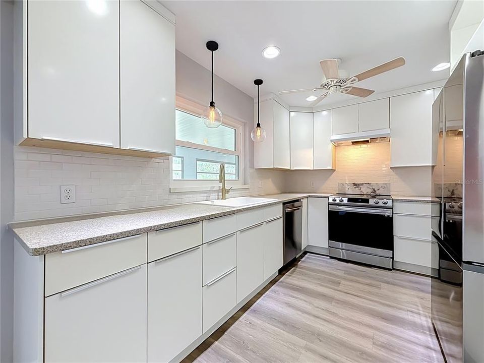 En Venta: $459,000 (3 camas, 2 baños, 1573 Pies cuadrados)