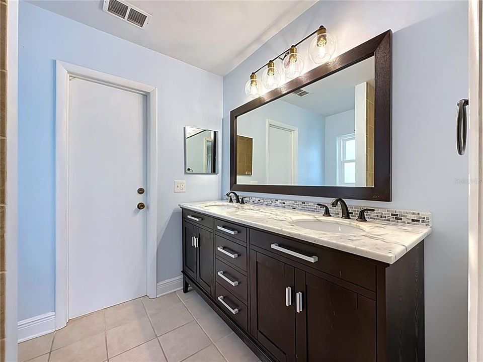 En Venta: $459,000 (3 camas, 2 baños, 1573 Pies cuadrados)
