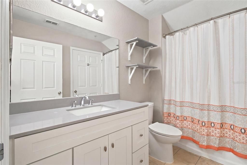 For Sale: $419,900 (2 beds, 1 baths, 967 Square Feet)