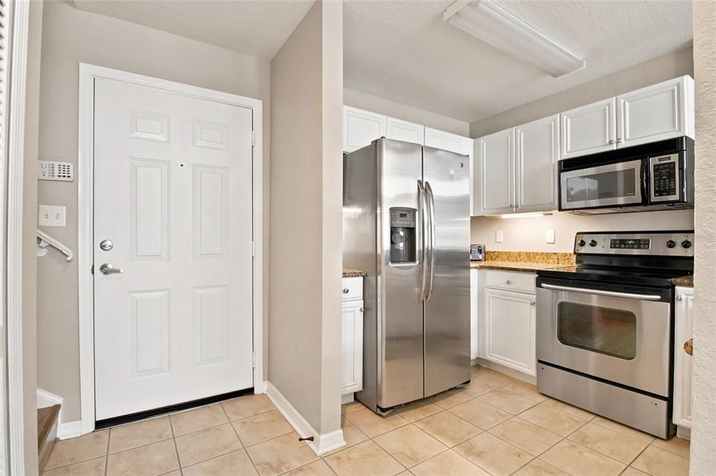 For Sale: $419,900 (2 beds, 1 baths, 967 Square Feet)