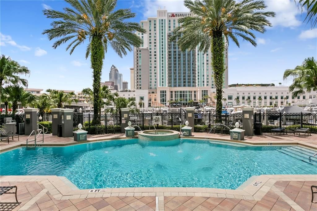 For Sale: $419,900 (2 beds, 1 baths, 967 Square Feet)