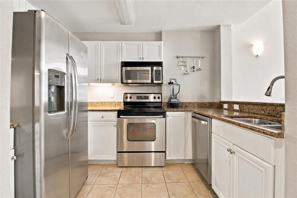 For Sale: $419,900 (2 beds, 1 baths, 967 Square Feet)
