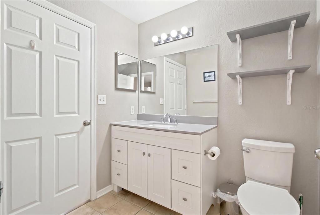 For Sale: $419,900 (2 beds, 1 baths, 967 Square Feet)