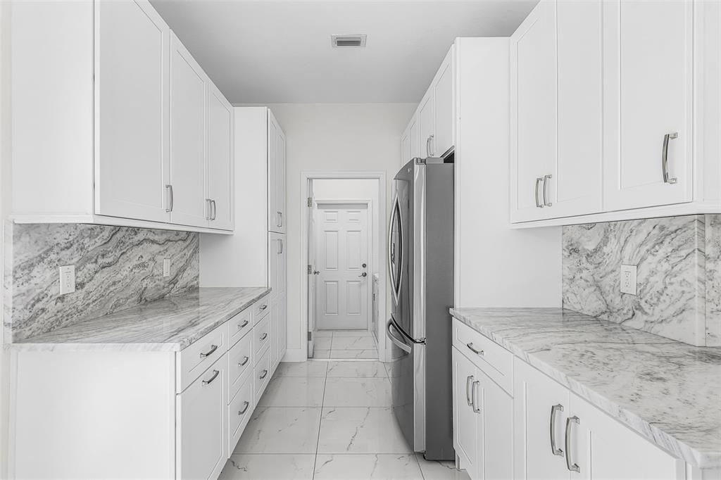 На продажу: $359,000 (2 спален, 2 ванн, 1369 Квадратных фут)