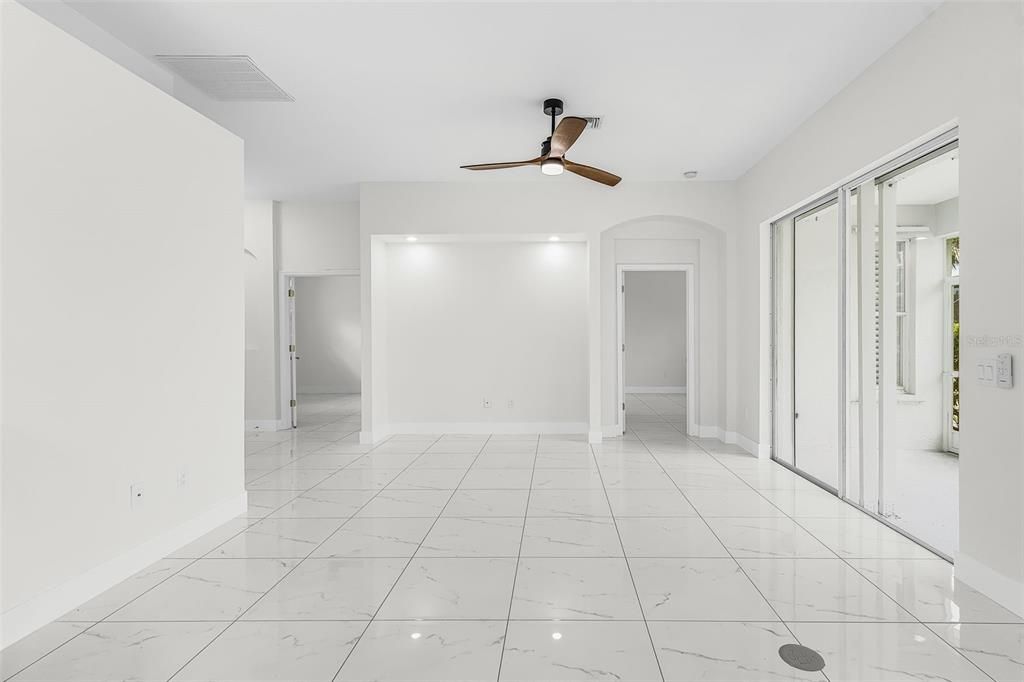 На продажу: $359,000 (2 спален, 2 ванн, 1369 Квадратных фут)