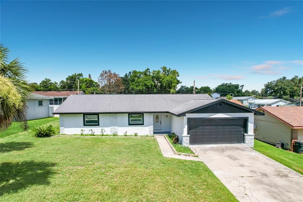 For Sale: $319,900 (3 beds, 2 baths, 1604 Square Feet)
