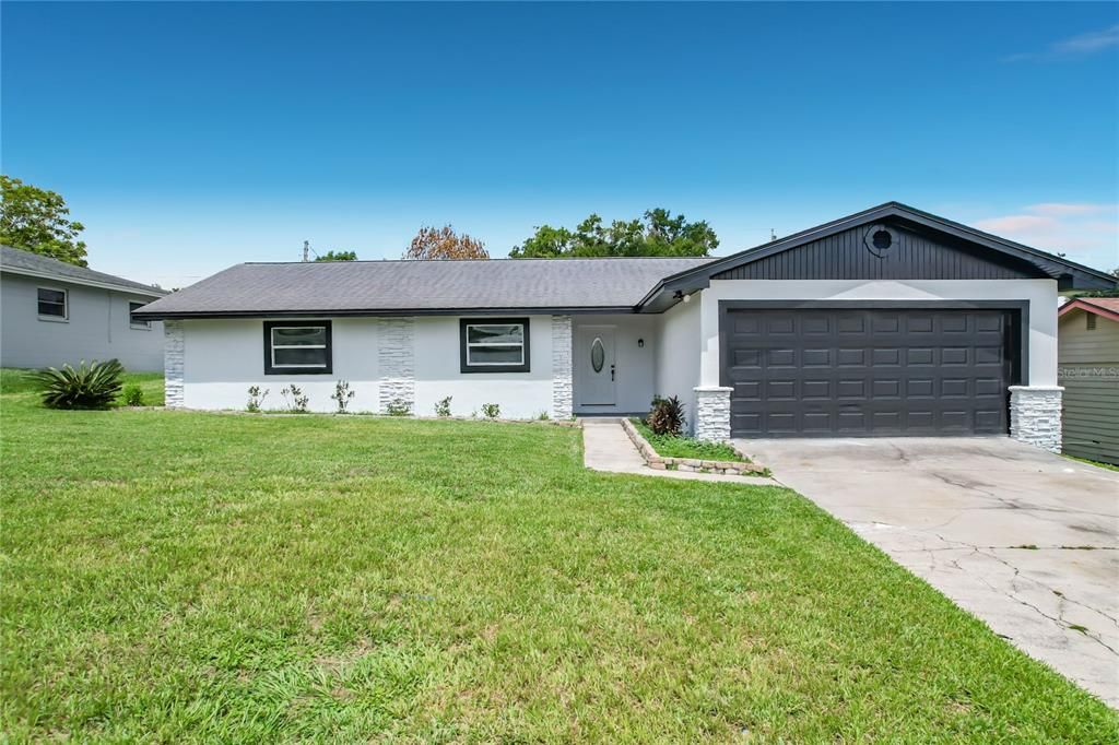For Sale: $319,900 (3 beds, 2 baths, 1604 Square Feet)