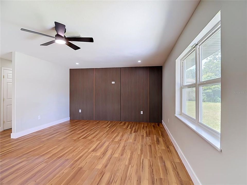 For Sale: $319,900 (3 beds, 2 baths, 1604 Square Feet)