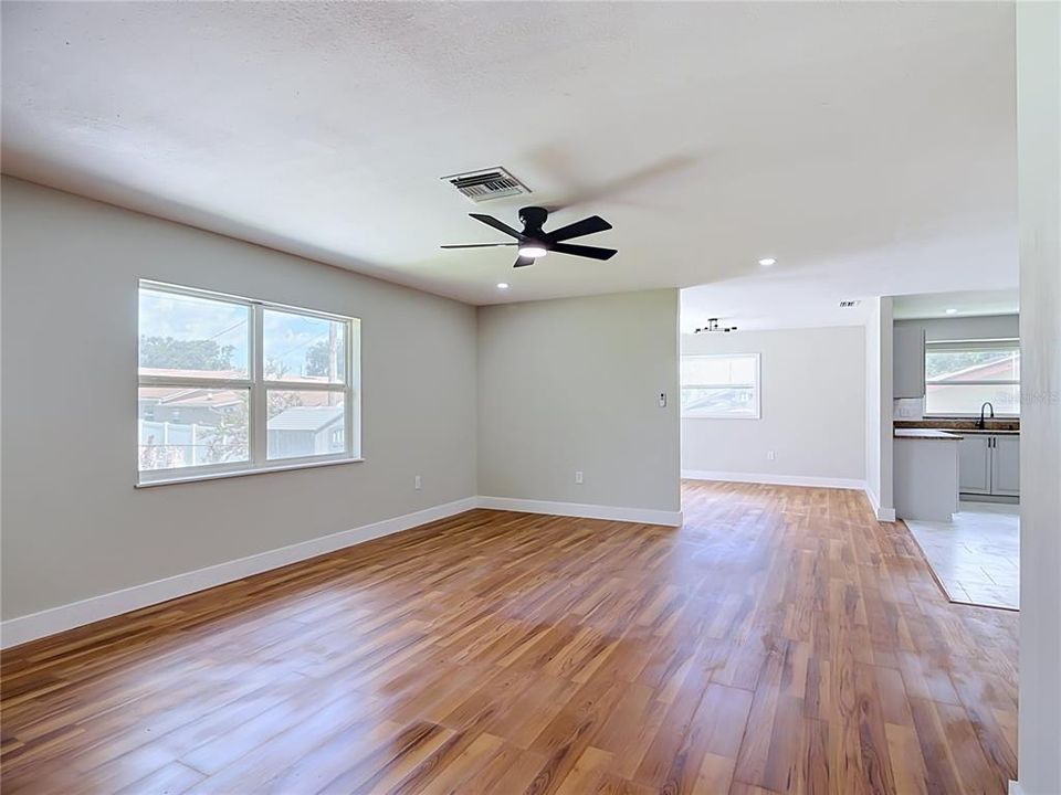 For Sale: $319,900 (3 beds, 2 baths, 1604 Square Feet)