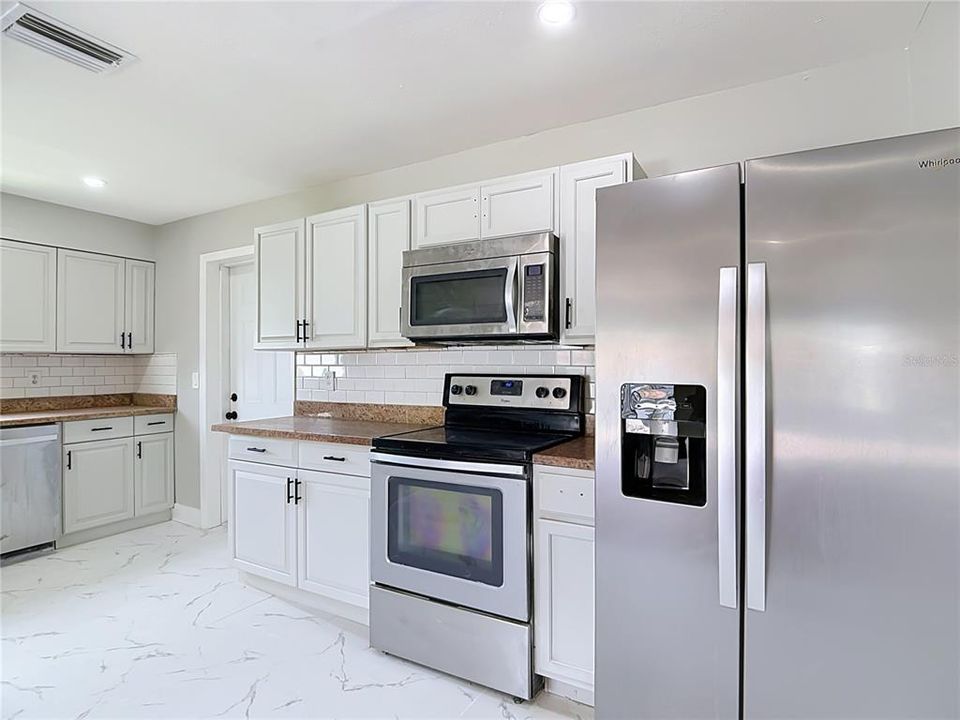 For Sale: $319,900 (3 beds, 2 baths, 1604 Square Feet)
