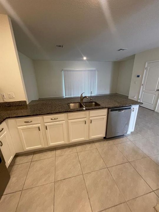 For Rent: $2,350 (3 beds, 2 baths, 1517 Square Feet)