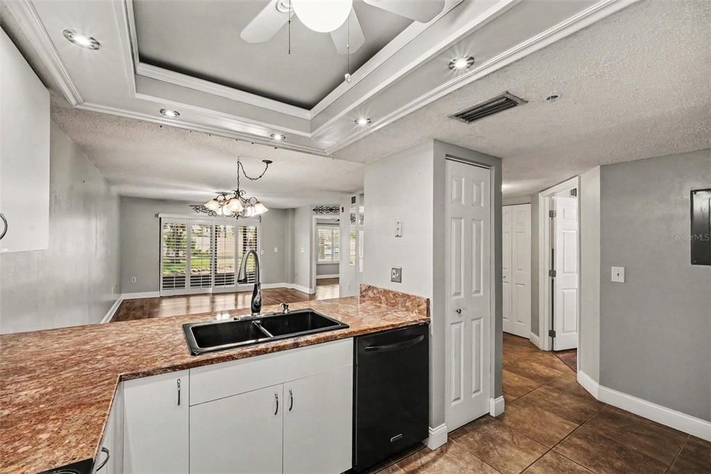 En Venta: $400,000 (2 camas, 2 baños, 1120 Pies cuadrados)