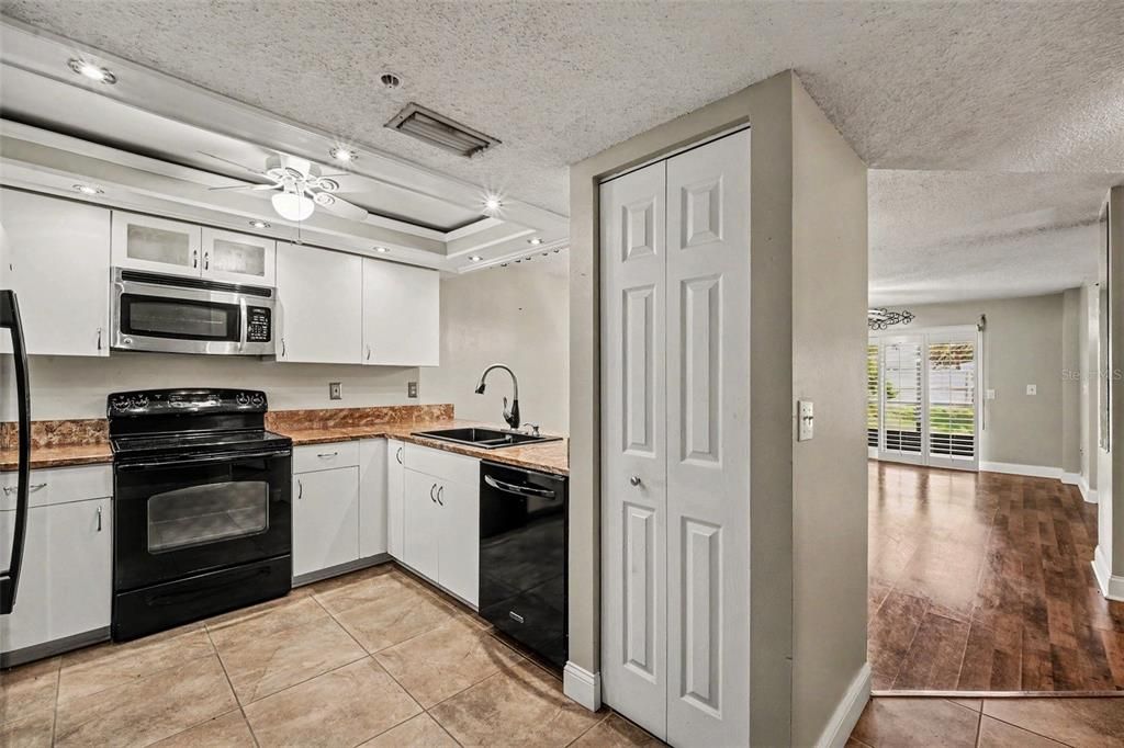 En Venta: $400,000 (2 camas, 2 baños, 1120 Pies cuadrados)