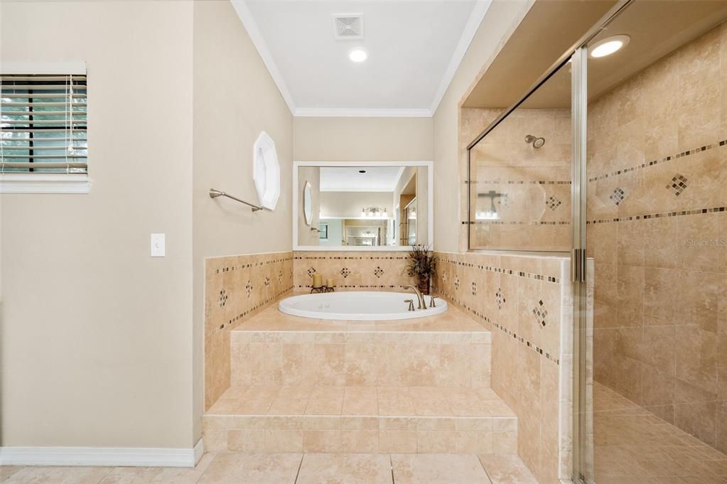 En Venta: $729,900 (4 camas, 2 baños, 2630 Pies cuadrados)