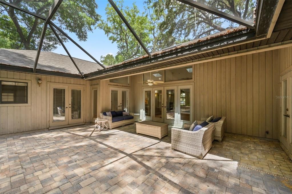 En Venta: $729,900 (4 camas, 2 baños, 2630 Pies cuadrados)