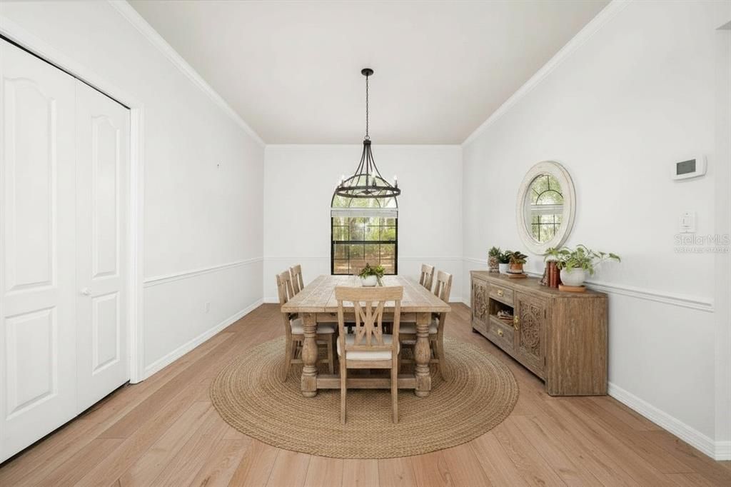 En Venta: $729,900 (4 camas, 2 baños, 2630 Pies cuadrados)