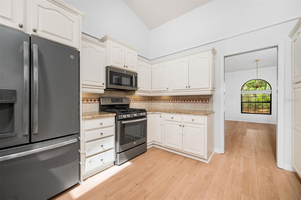 En Venta: $729,900 (4 camas, 2 baños, 2630 Pies cuadrados)