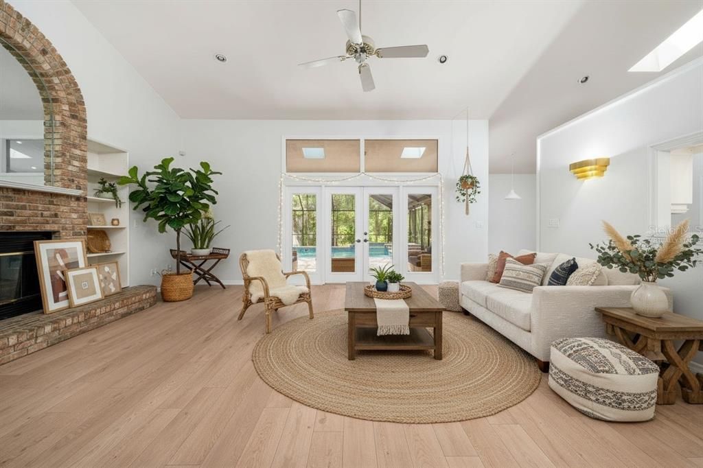 En Venta: $729,900 (4 camas, 2 baños, 2630 Pies cuadrados)