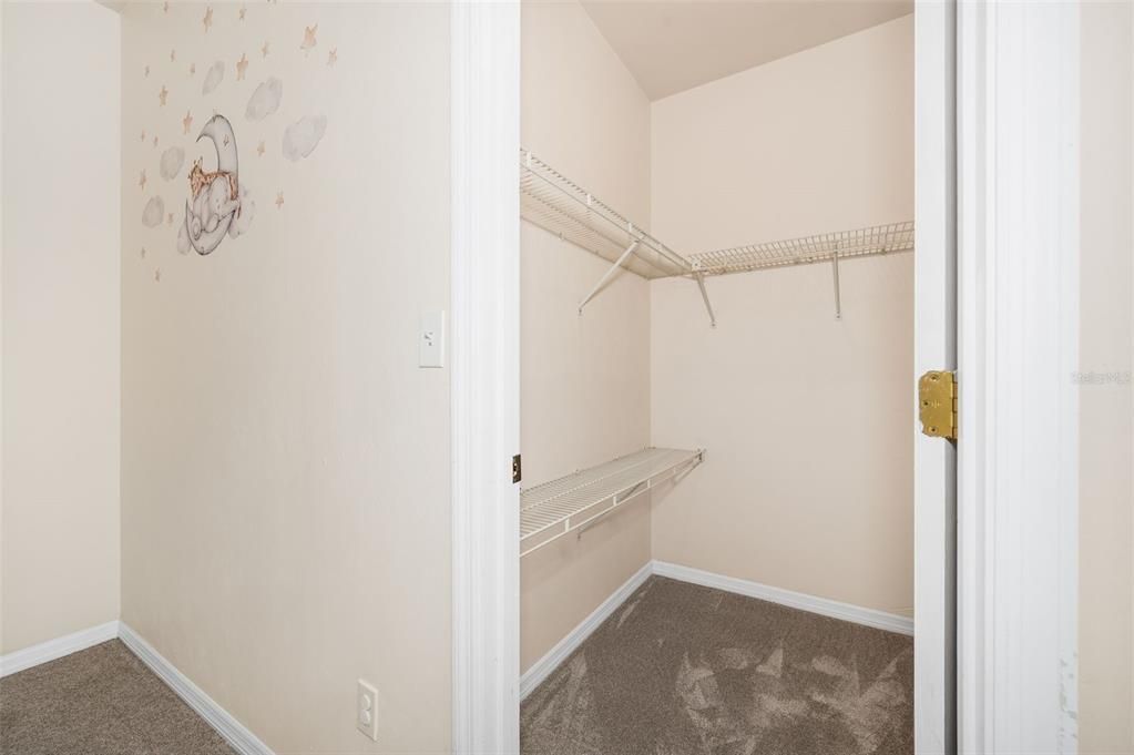 En Venta: $729,900 (4 camas, 2 baños, 2630 Pies cuadrados)