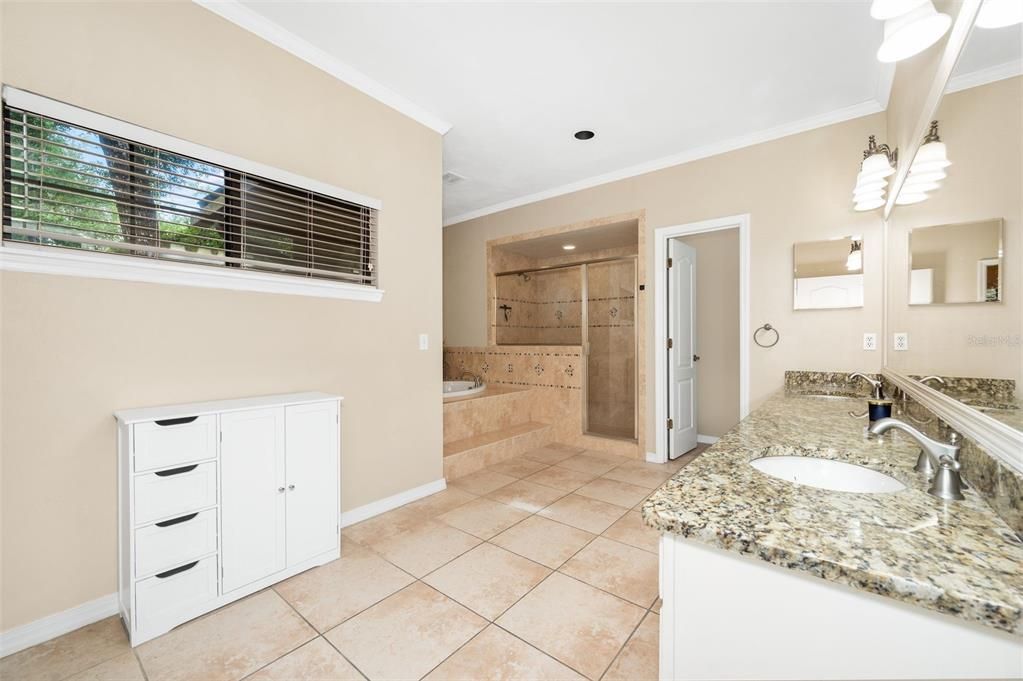 En Venta: $729,900 (4 camas, 2 baños, 2630 Pies cuadrados)