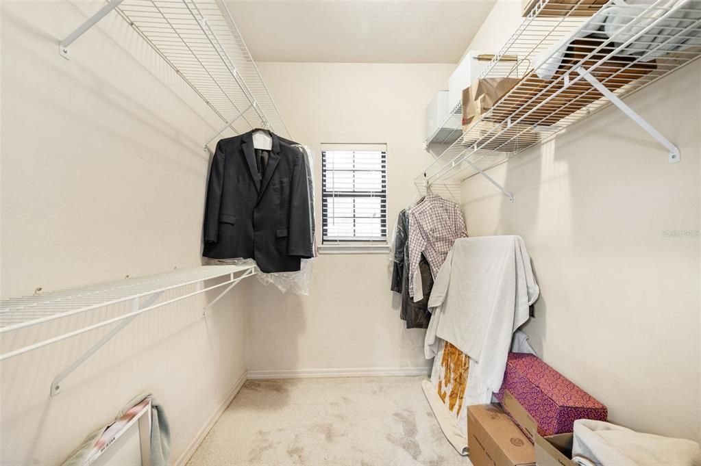 En Venta: $729,900 (4 camas, 2 baños, 2630 Pies cuadrados)