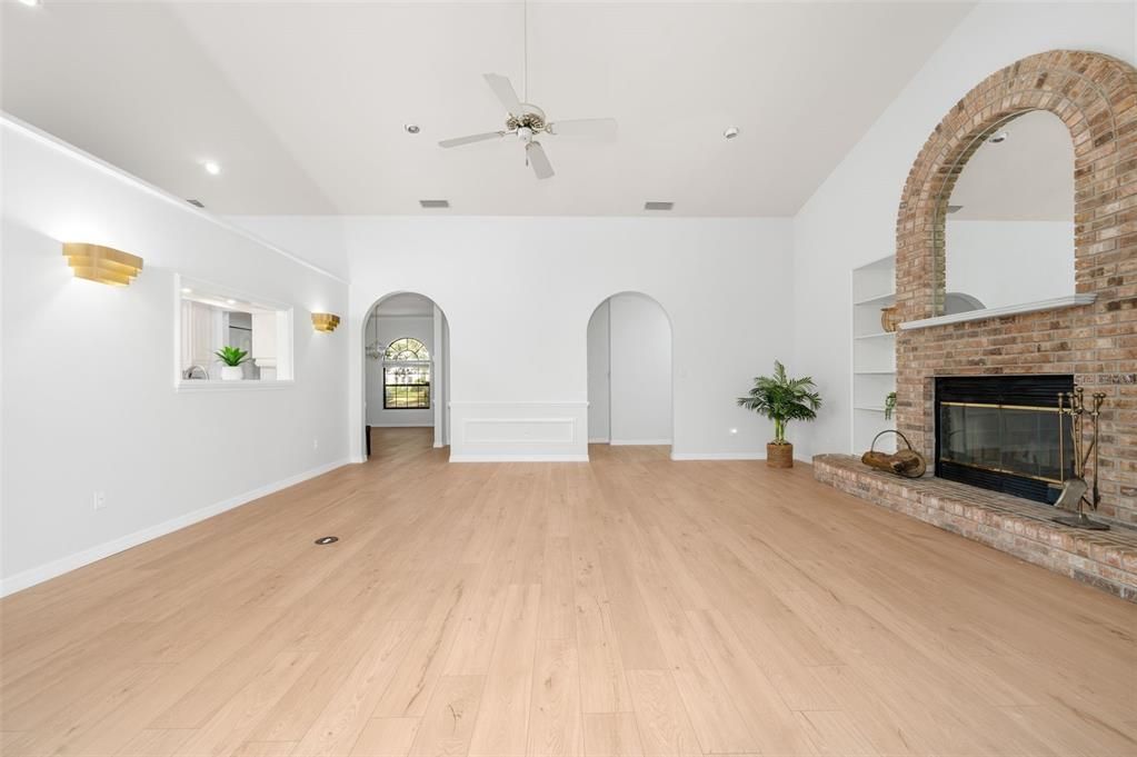 En Venta: $729,900 (4 camas, 2 baños, 2630 Pies cuadrados)