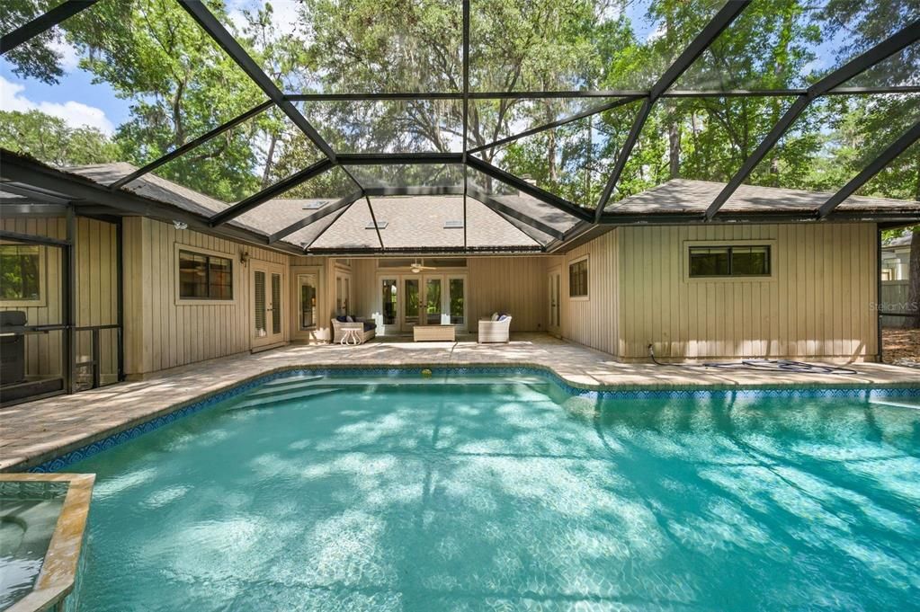 En Venta: $729,900 (4 camas, 2 baños, 2630 Pies cuadrados)