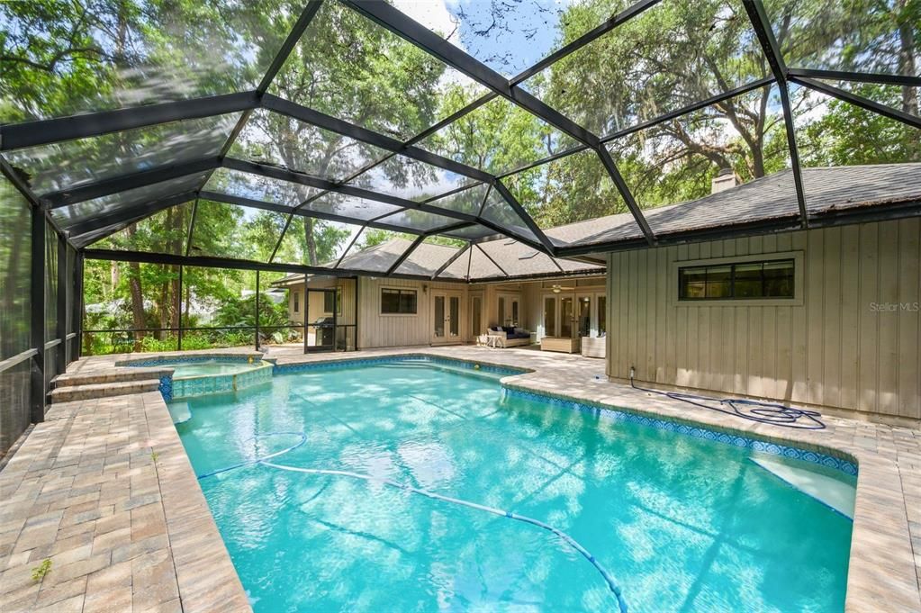 En Venta: $729,900 (4 camas, 2 baños, 2630 Pies cuadrados)