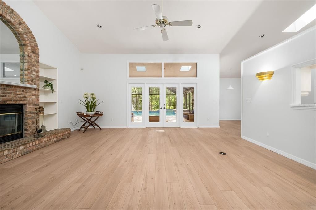 En Venta: $729,900 (4 camas, 2 baños, 2630 Pies cuadrados)