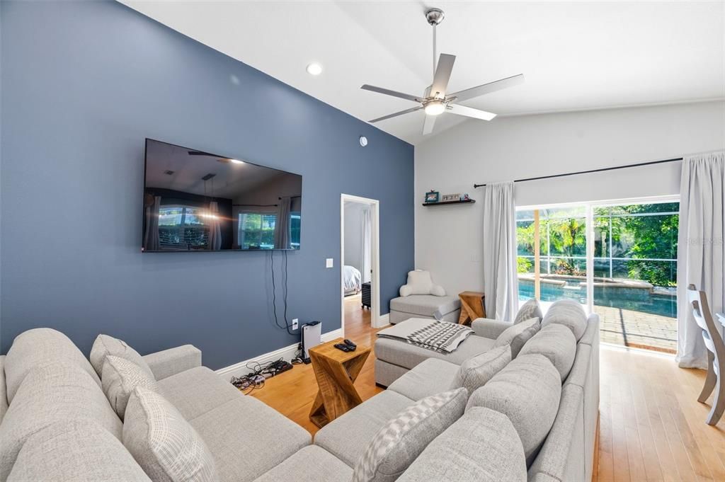 En Venta: $611,000 (3 camas, 3 baños, 1735 Pies cuadrados)