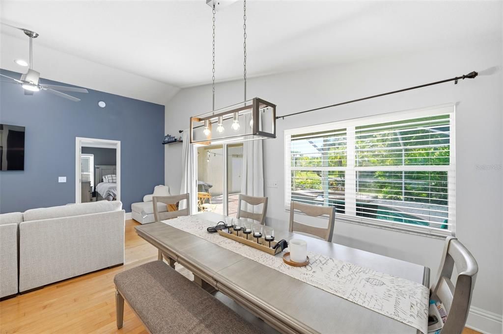 En Venta: $611,000 (3 camas, 3 baños, 1735 Pies cuadrados)