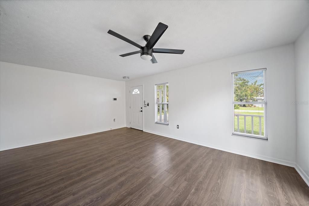 For Rent: $2,000 (2 beds, 1 baths, 1059 Square Feet)