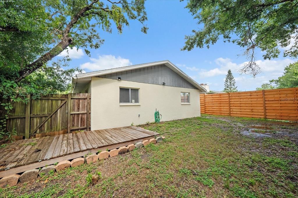 For Rent: $2,000 (2 beds, 1 baths, 1059 Square Feet)