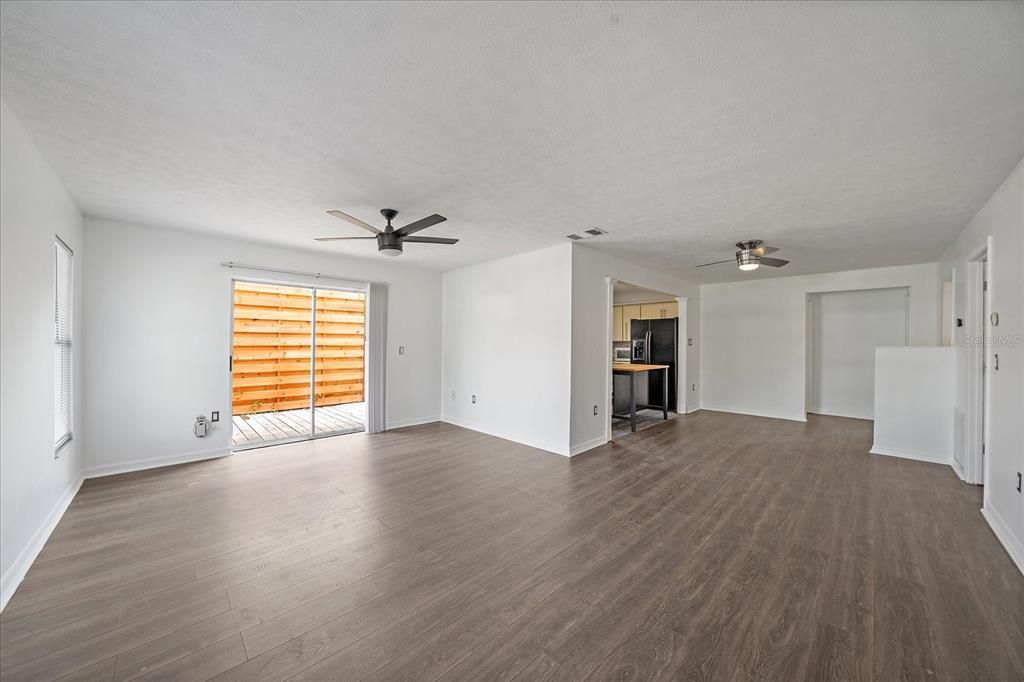 For Rent: $2,000 (2 beds, 1 baths, 1059 Square Feet)